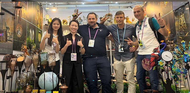 Glowyard team with international buyers at solar garden light trade show