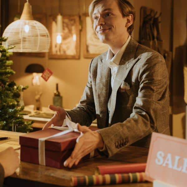 gift & holiday market