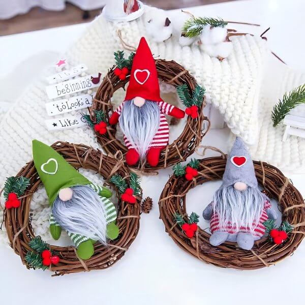 sm22097 christmas hanging gnome wreath 4