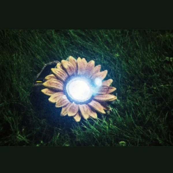 SM221055 Solar Sunflower Resin Statue Garden Freestanding Light