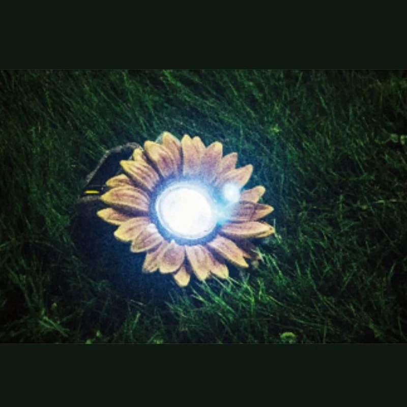 SM221055 Solar Sunflower Resin Statue Garden Freestanding Light