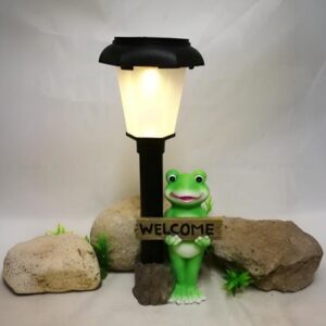 SM221182 Resin Frog holding Welcome Sign Decor with Solar Lights