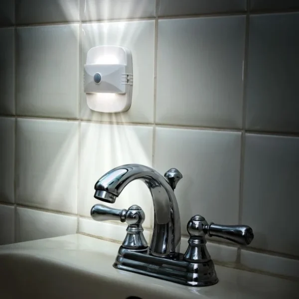 SM221360 ABS Plastic Motion Sensor Night Wall Light with Up-Down Globe_4