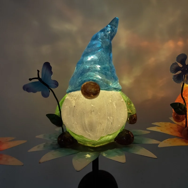 SM221366 Resin Gnome Statue with Solar LED Freestanding Light_6