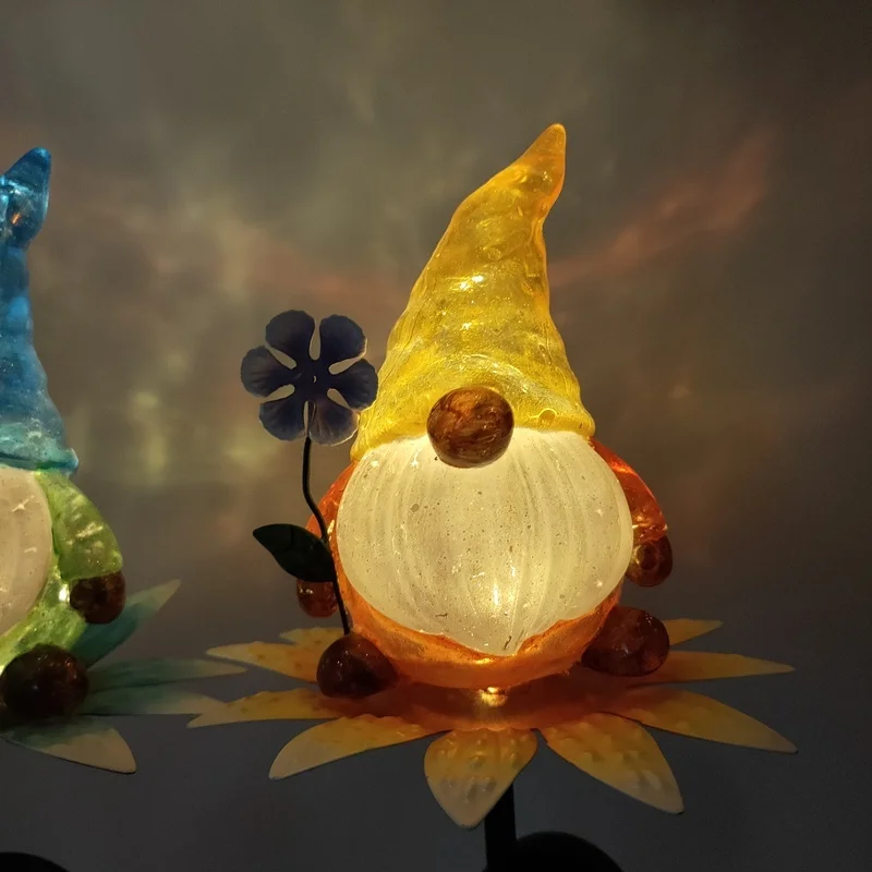 SM221366 Resin Gnome Statue with Solar LED Freestanding Light_7