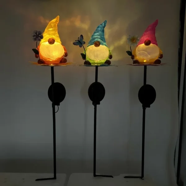 SM221366 Resin Gnome Statue with Solar LED Freestanding Light_9