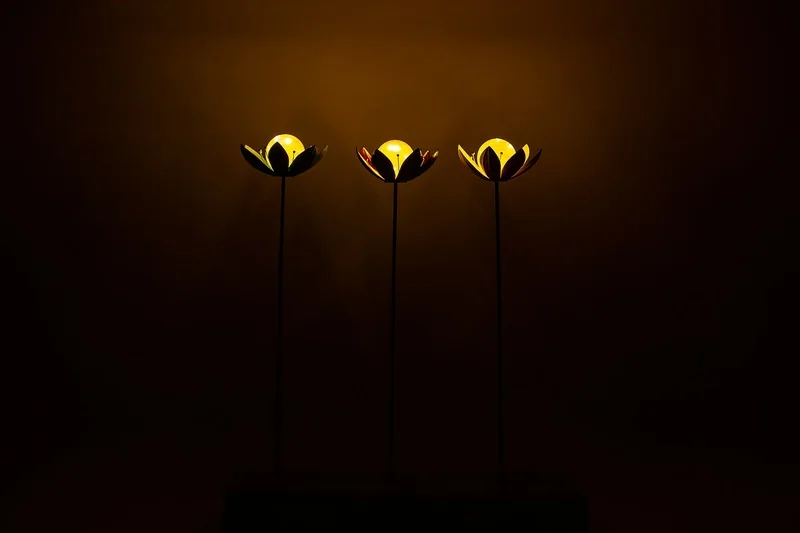 SM221419 Solar Stake Light with Metal Iron and Glass Lotus Flower_2