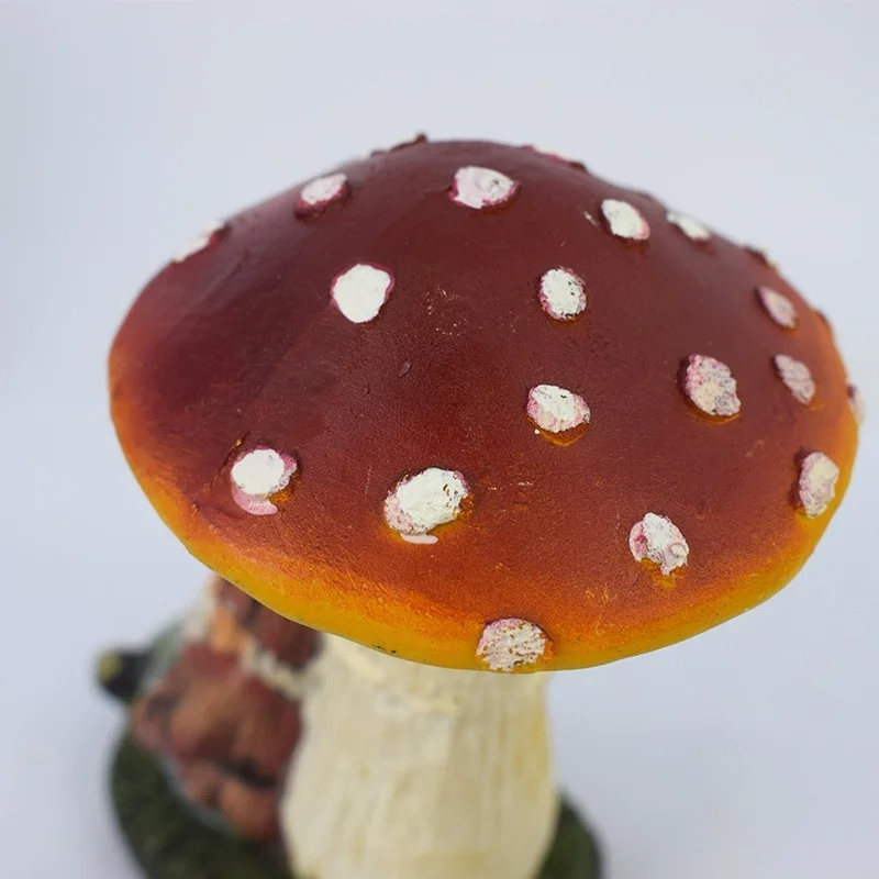 SM230006 Solar Mushroom Resin Statue Freestanding Light_12