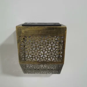 SM231051 Metal Iron Flower Pattern Solar Hollow Projection Tabletop Lamp_2