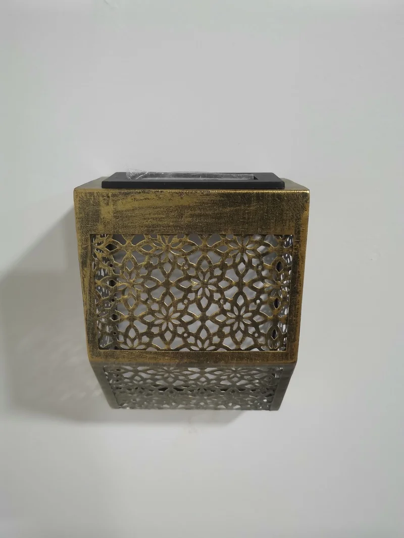 SM231051 Metal Iron Flower Pattern Solar Hollow Projection Tabletop Lamp_2