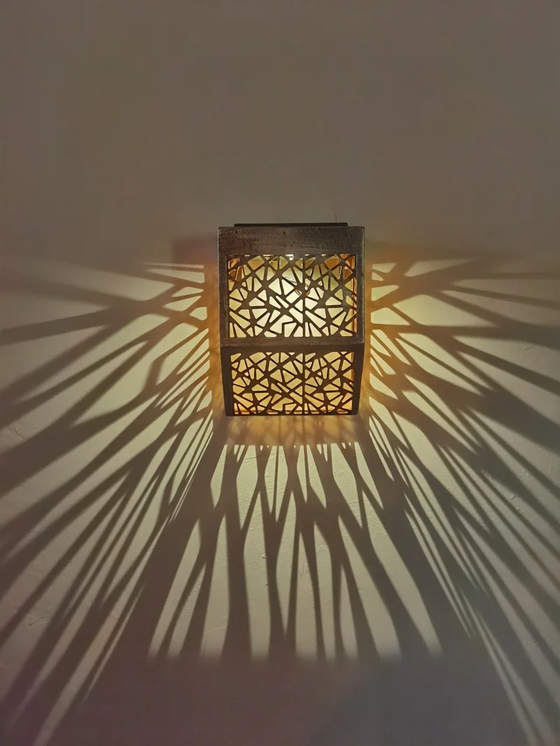 SM231052 Diamond Pattern Metal Iron Solar Hollow Projection Tabletop Lamp