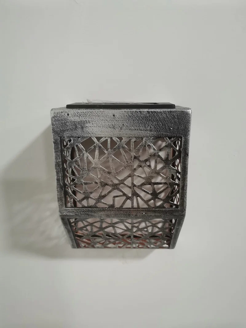 SM231052 Diamond Pattern Metal Iron Solar Hollow Projection Tabletop Lamp_2