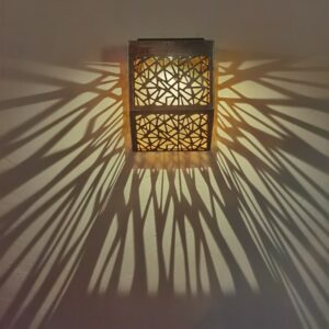 sm231052 diamond pattern metal iron solar hollow projection tabletop lamp