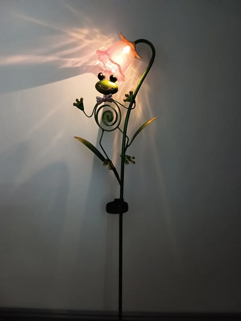 SM23411 Plastic PP Animal Frog Solar Stake Light