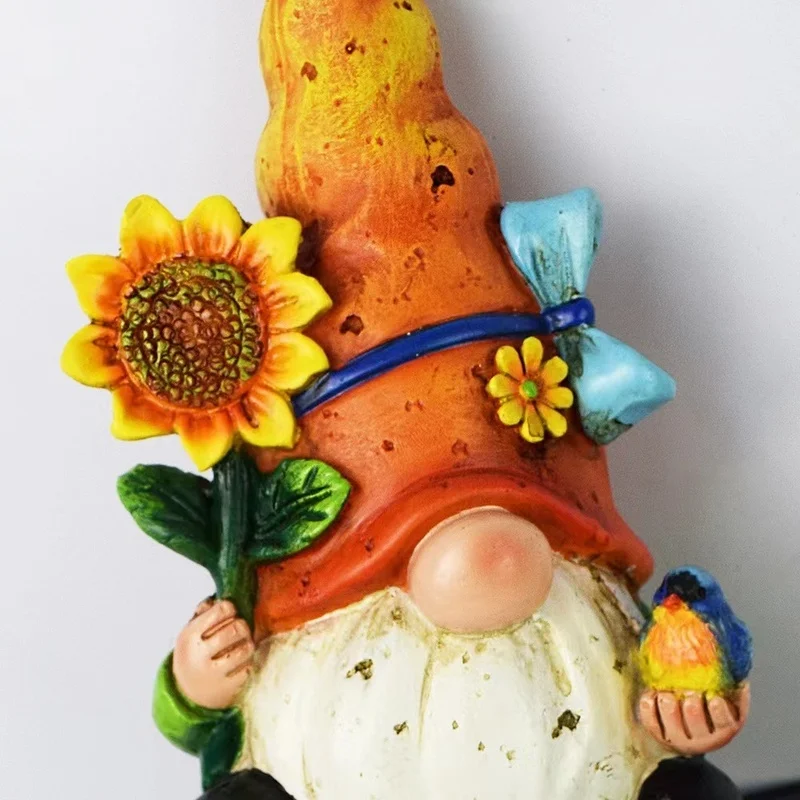 SM24608 Solar Stake Light Resin Statue - Dwarf Genie_2