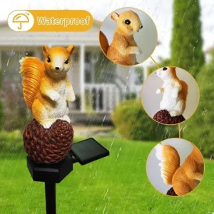 SM24782 Resin Squirrel Statue Garden Solar Outdoor Light Animal Decor Freestanding