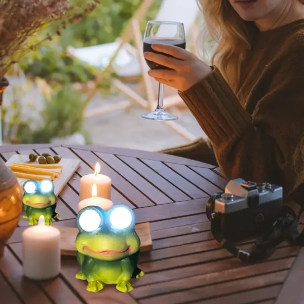 SM24810 Mini Frog Resin Statue Solar Freestanding Animal Light_4