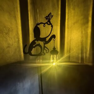 sm24884 Metal Iron Art Dog Holding Solar Lantern Decorative Garden Stake