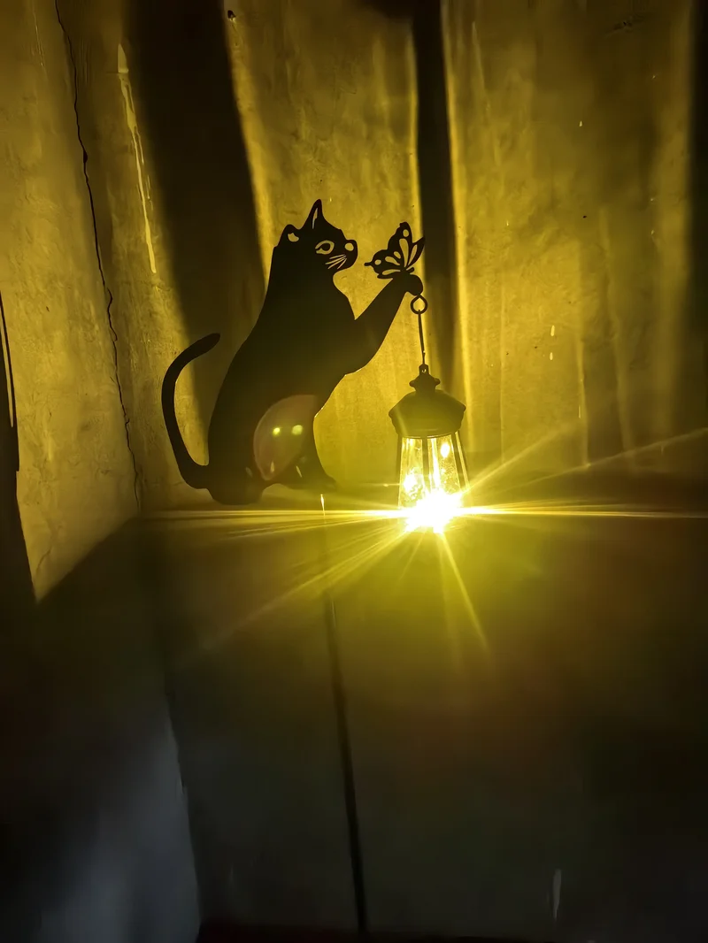 SM24885 PP Plastic Cat Holding Solar Lantern Decorative Garden Stake Animal