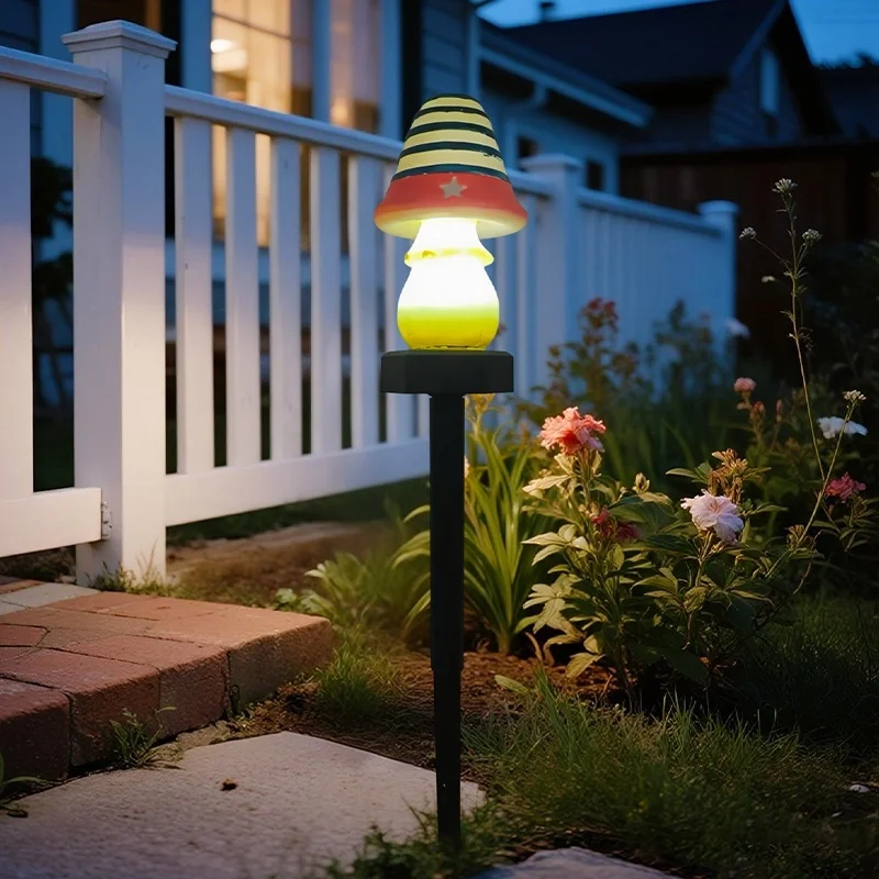 SM25732 resin-statue + Plastic-pp Mushroom Lawn Stake Light, Solar Powered