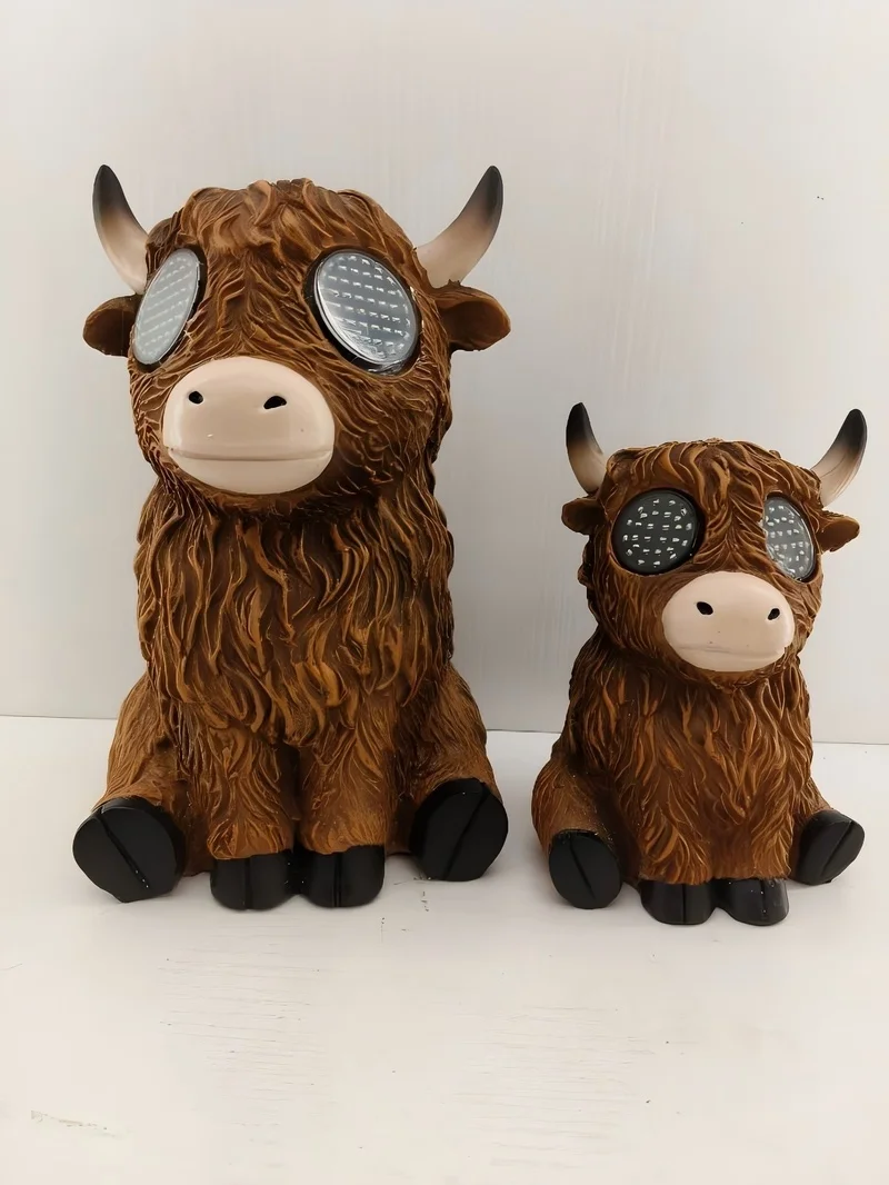 SM25765 Highland Ox Resin Statue Solar Tabletop Animal Lamp_3