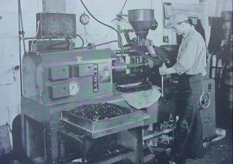 early injection molding machines