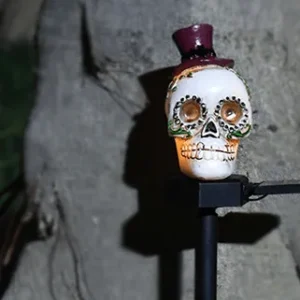 sm251018 resin male ghost solar stake light (1)