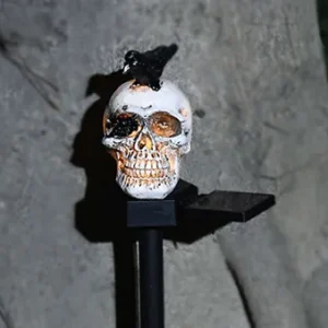 sm251020 resin crow skull head solar stake light (1)