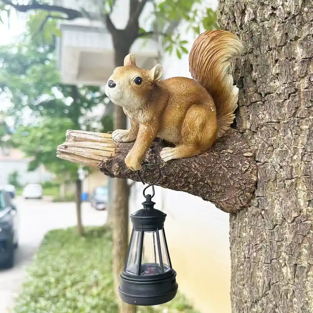 sm251116 resin+pp solar peeking squirrel wall light with hanging lantern (4)