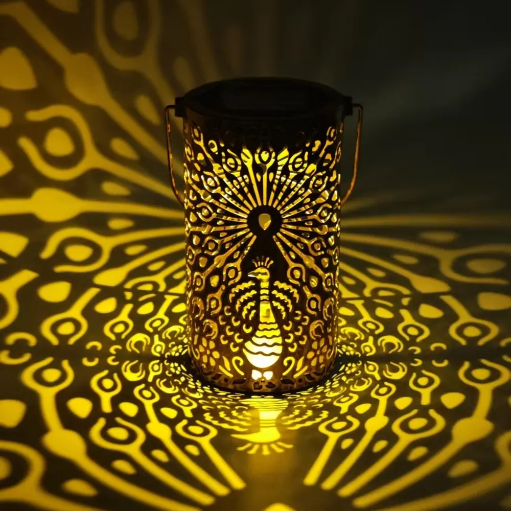 sm251144 iron+pp solar hollow out peacock lantern (1)