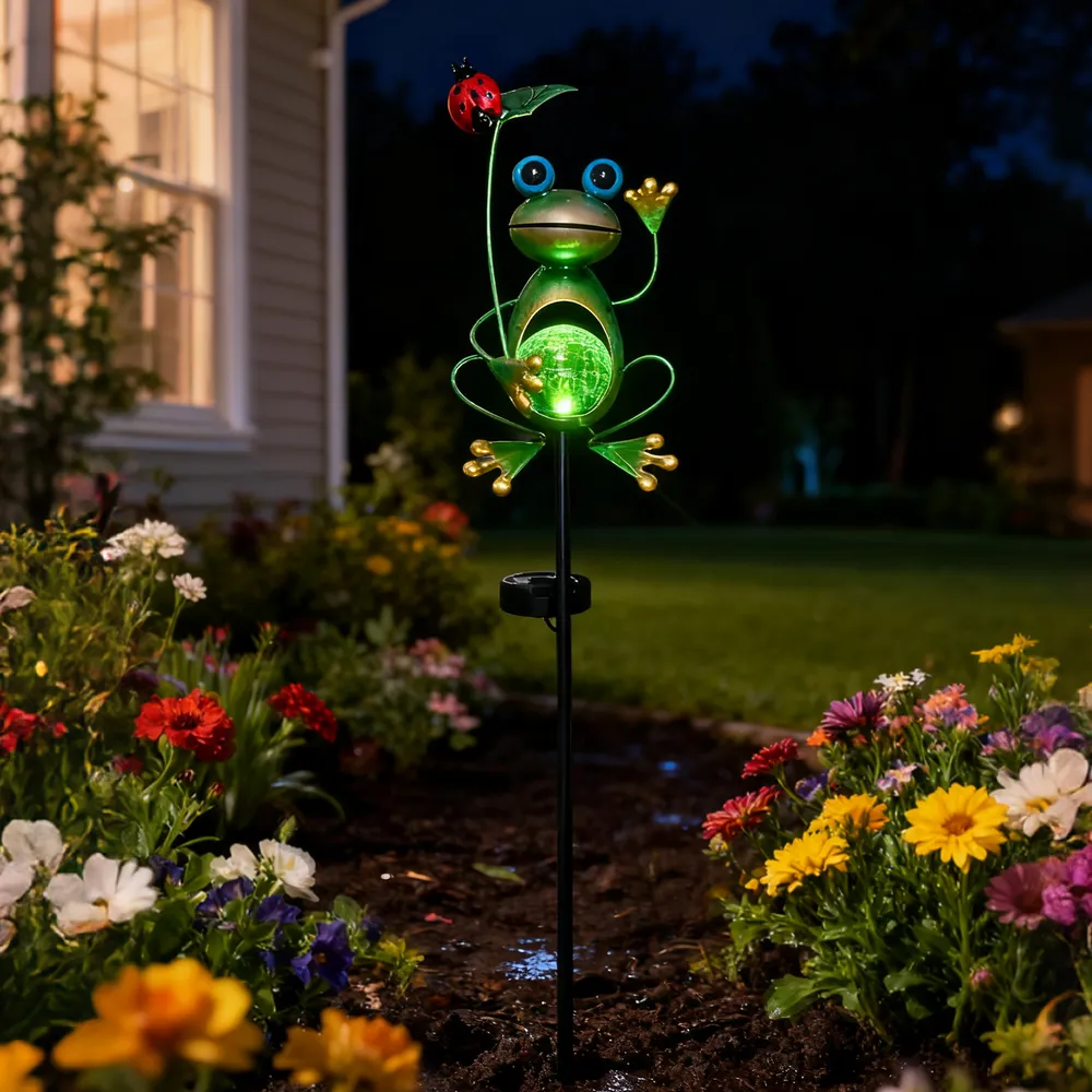 sm251194 iron + glass frog globe solar stake light with ladybug (5)