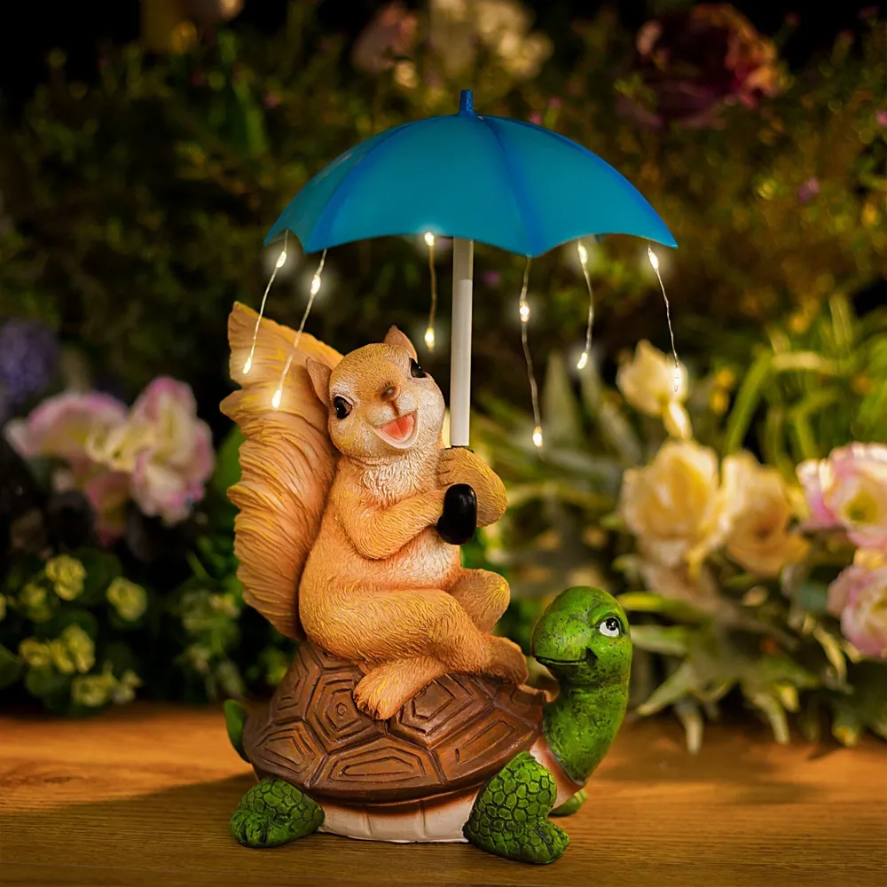 sm251278 polyresin solar powered squirrel holding umbrella light (3)