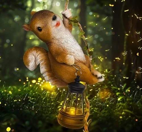 1 solar light outdoor statues with hook, squirrel climbing on vine